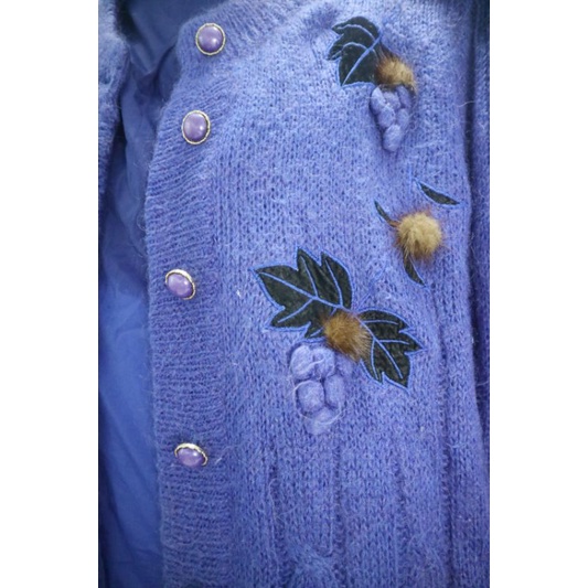 Áo khoác len thêu