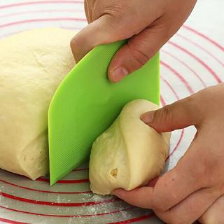 1 Dụng Cụ Cắt Bột Làm Bánh Bằng Nhựa