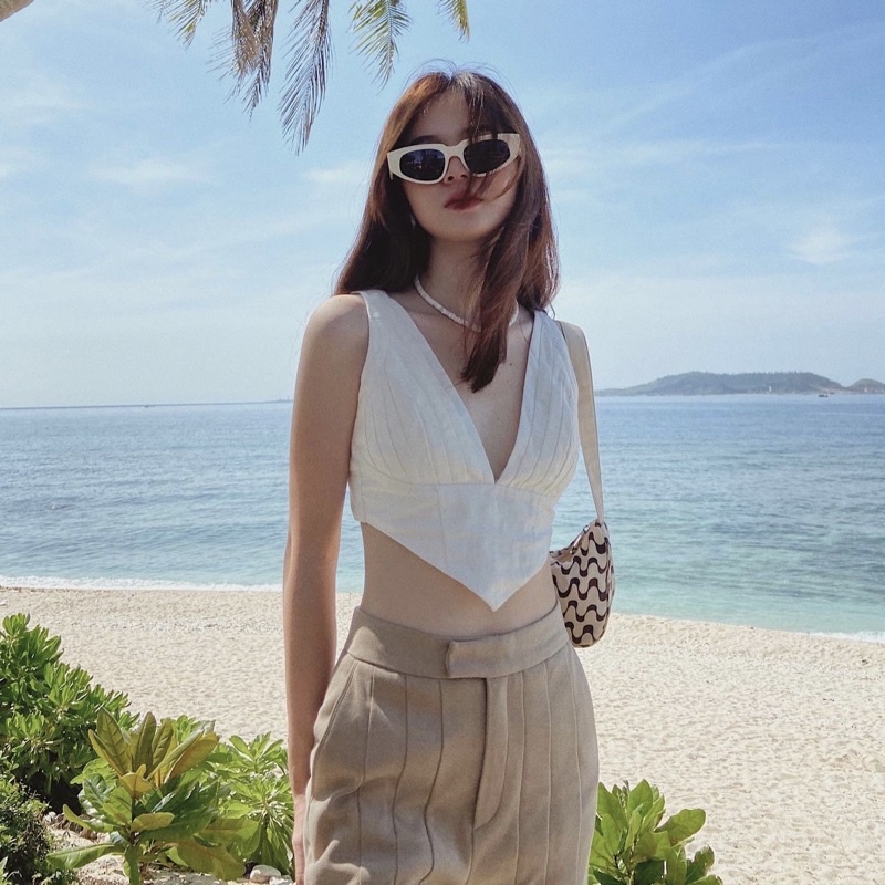 Áo kiểu bra INTO.EIGHT thiết kế cổ V sâu croptop