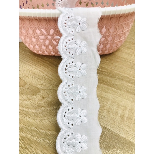 Ren thô boi trắng thêu hoa bản 4.5cm