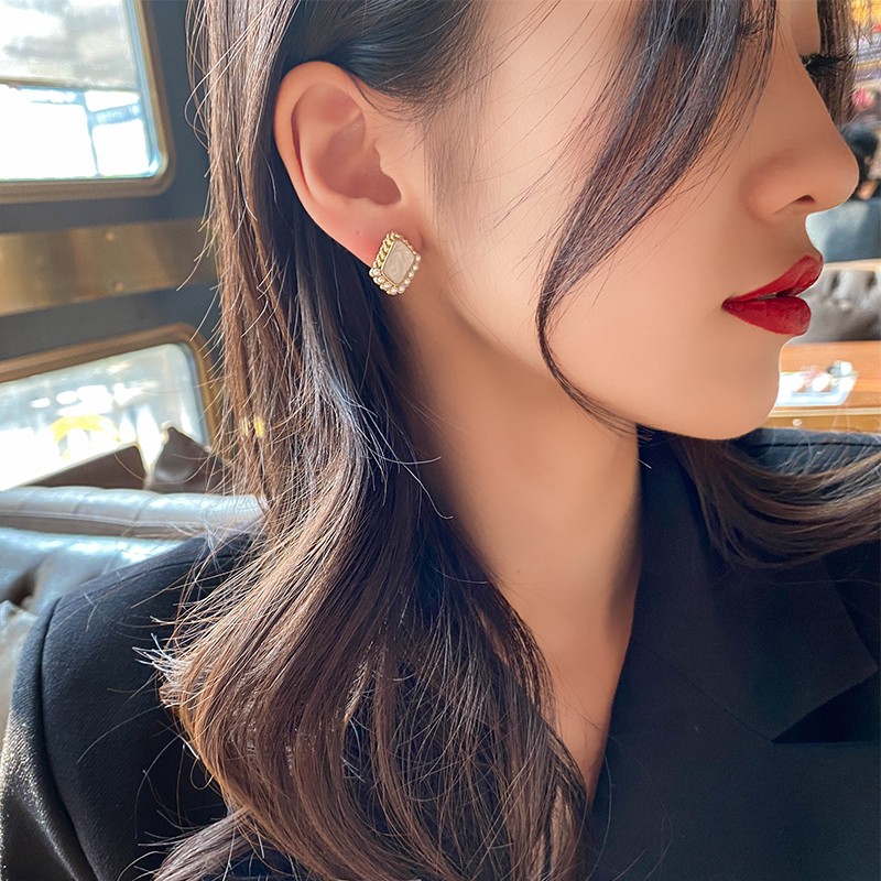 Bông tai đính ngọc trai giả xinh xắn C43