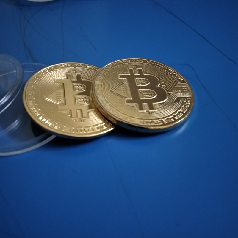 Đồng xu Bitcoin, ETH.. mạ vàng 24k lưu niệm + Hộp nhựa bảo vệ chống xước