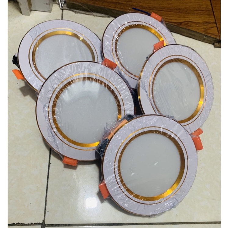 Đèn led âm trần nhôm tản nhiệt 3 màu phi 90 7w viền vàng