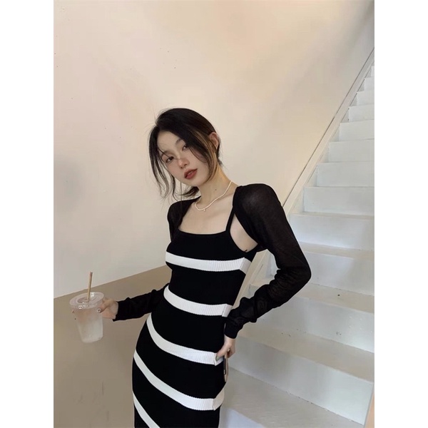 SET ĐẦM BODY SỌC NGANG + ÁO KHOÁC ĐEN TAY DÀI