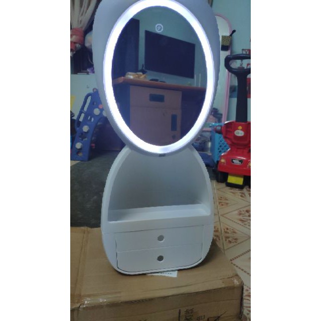 Hộp đựng mỹ phẩm có đèn Led có gương