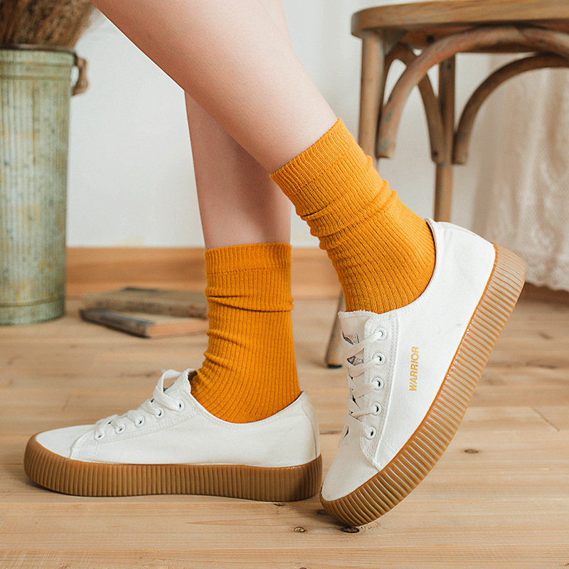 Tất cotton cổ cao nhiều màu, lựa chọn thời trang trẻ trung