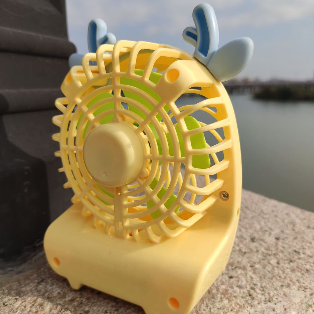 Quạt cầm tay mini Fan dể bàn sạc tích điện 3 cấp độ gió, siêu cute, hình thất