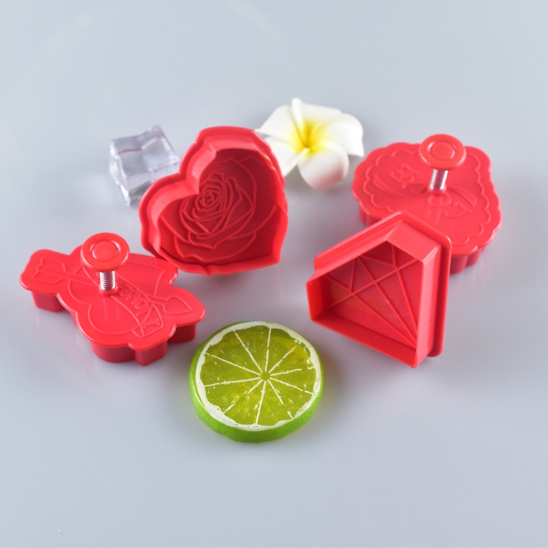 Set 4 Khuôn Làm Bánh Quy / Sô Cô La Hình Trái Tim Bằng Nhựa