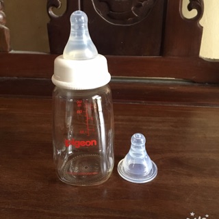 Combo 2 bình sữa pigeon 150ml và bình nuk 150 ml