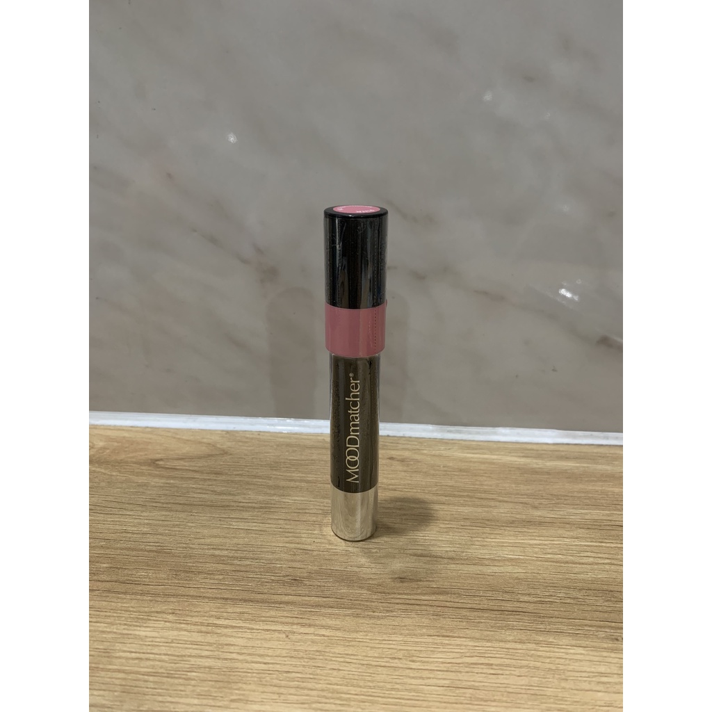 Son gió MOODmatcher dạng bút chì.