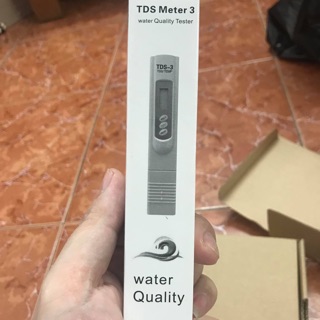 Bút TDS có tác dụng đo mức độ chất rắn hoà tan trong nước và nhiệt độ của nước.