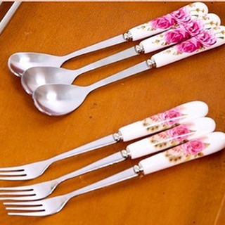 Thìa hoặc dĩa cán sứ