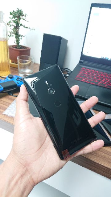 Điện Thoại Xperia XZ2