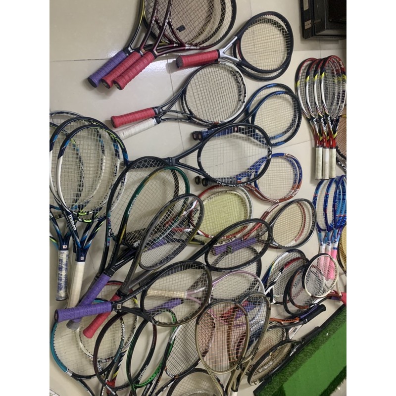 Vợt tennis cũ