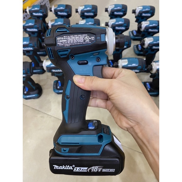 Máy bắt vít dùng pin Makita XDT19 hàng Usa