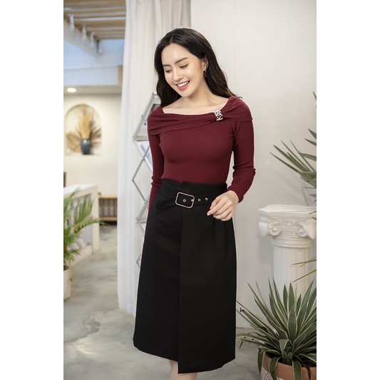 Áo trễ vai cài bên mận