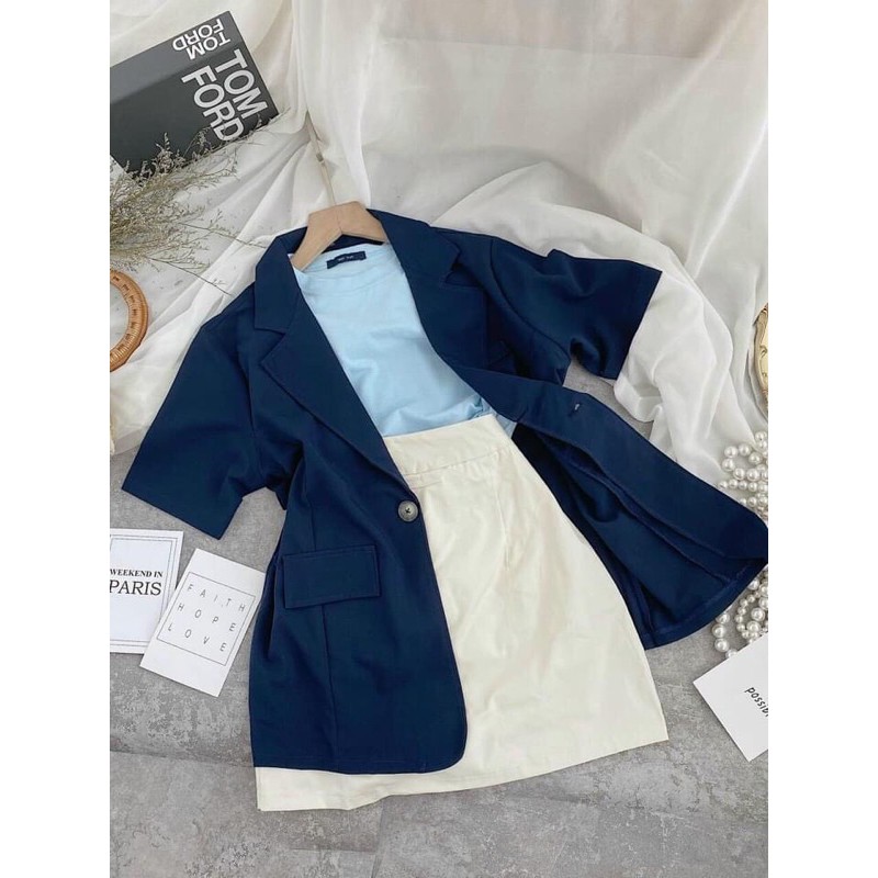 Set vest navy chân váy trắng và áo thun