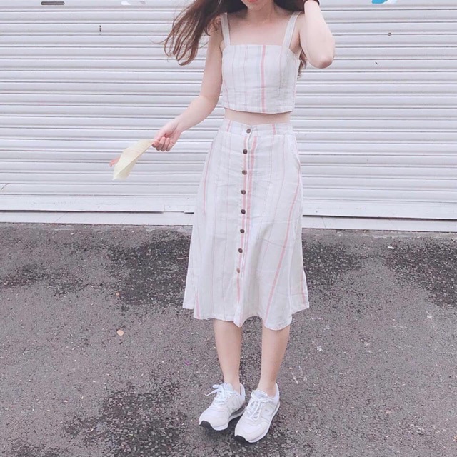Set trang phục áo croptop sọc hai dây cúp ngực nhún lưng + chân váy trắng sọc nút chữ A [N2551]