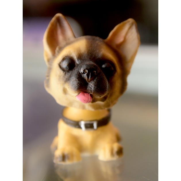 Một tượng chó lò xo lắc đầu để xe hơi ngộ nghĩnh(giá một tượng)