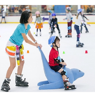 HCM [EVoucher] 01 Vé vào cửa + Gói thuê giày trượt tại Sân băng Vincom Ice Rink Landmard81 dành cho trẻ em vào cuối tuần