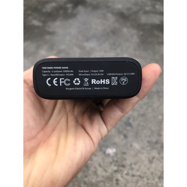 Sạc Dự Phòng QuickCharge 3.0 UMetravel Trip20000 Dung lượng 20.000mAh xả kho hàng trưng bày nobox có tặng cáp ảnh thật