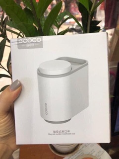 Hộp đựng bàn chải đánh răng kèm 2 cốc