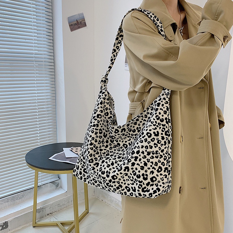 Túi tote họa tiết da báo
