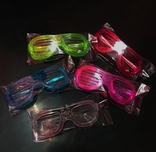 Mắt kính có đèn Led phát sáng độc đáo