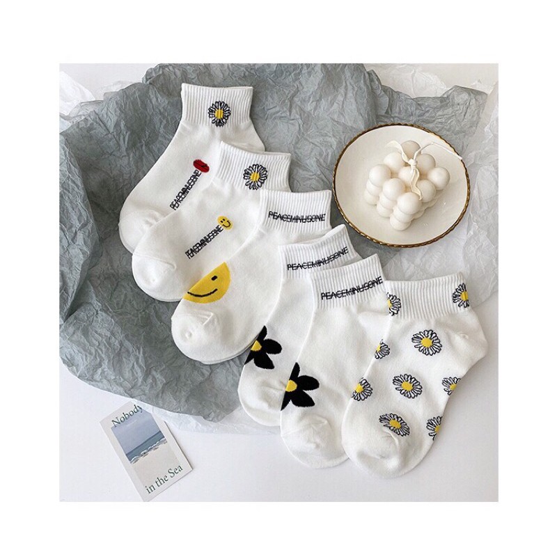 Set 10 Đôi Tất Hoa Cúc Hot Trend ( Đen và Trắng )