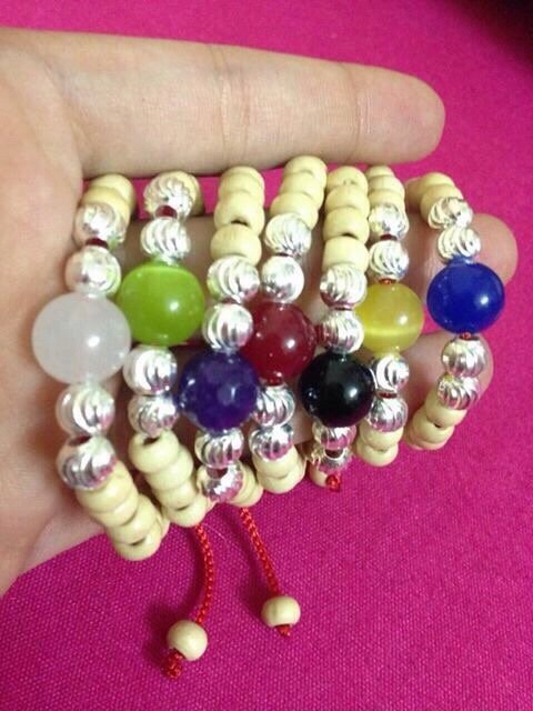 Vòng dâu tằm cho bé.