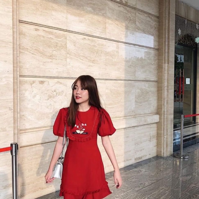 váy đỏ the maven