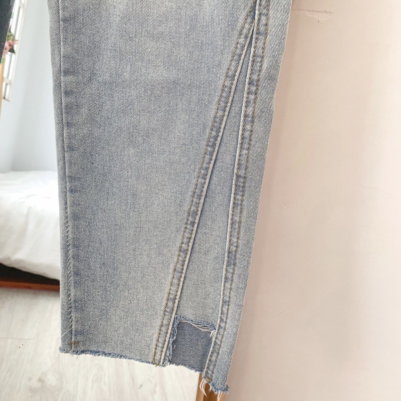 Quần jeans  xẻ vạt ống suông