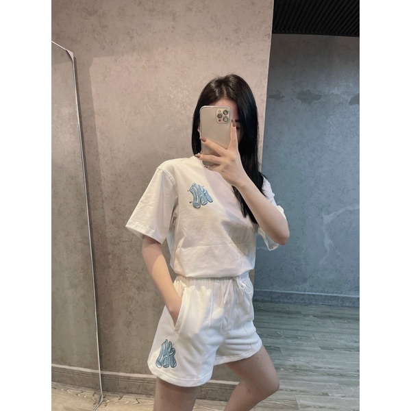 Áo trắng logo xanh