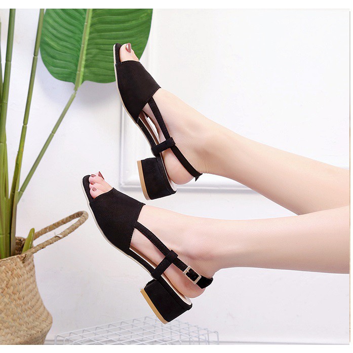 Xăng đan đế vuông cao 3cm kiểu dáng độc đáo