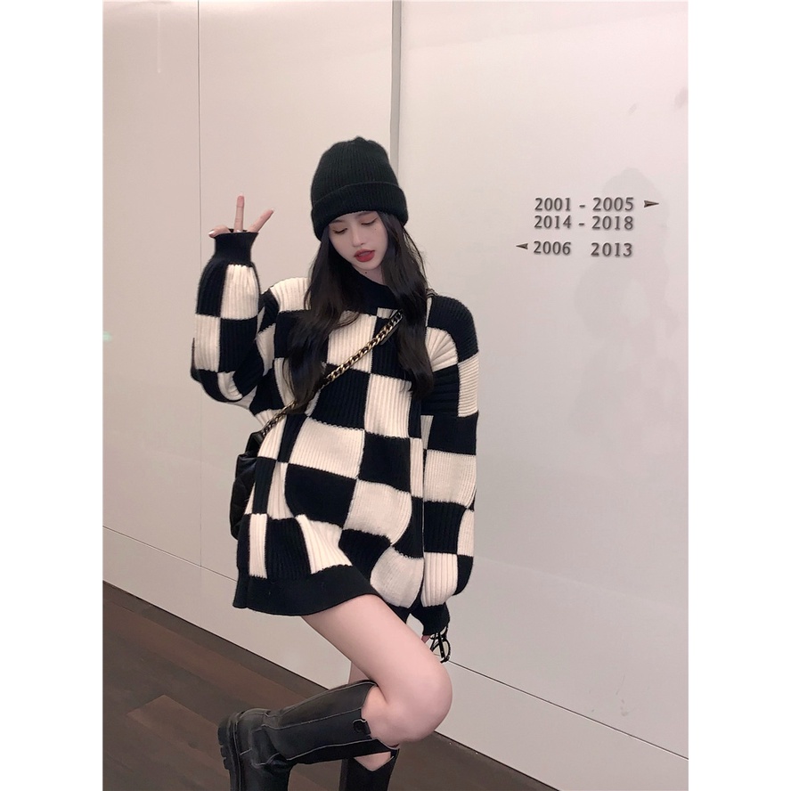Áo sweater mỏng dáng rộng cổ tròn tay phồng kẻ caro phong cách retro cổ điển kiểu Hong Kong mới cho nữ