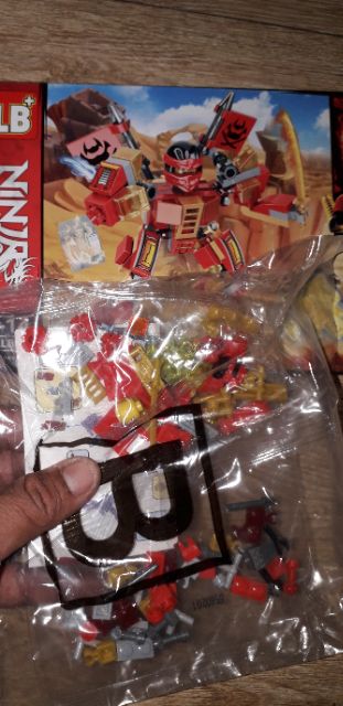 Lắp ráp 1 hộp LegoNinja Robot LB556 có nhiều chi tiết bằng nhựa rất đẹp