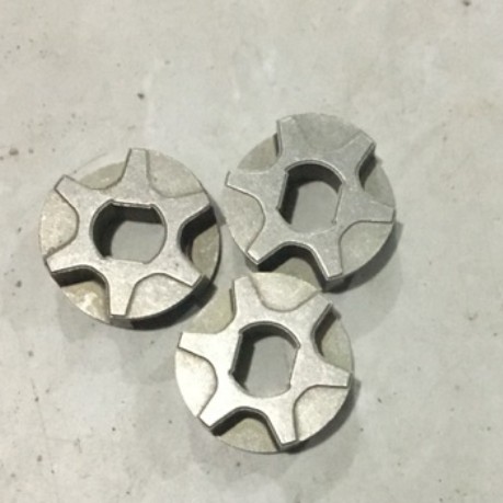 Nhông máy cưa xích makita UC4041