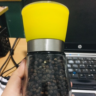 Combo 250gr tiêu đen và hủ xay tiêu bằng thuỷ tinh