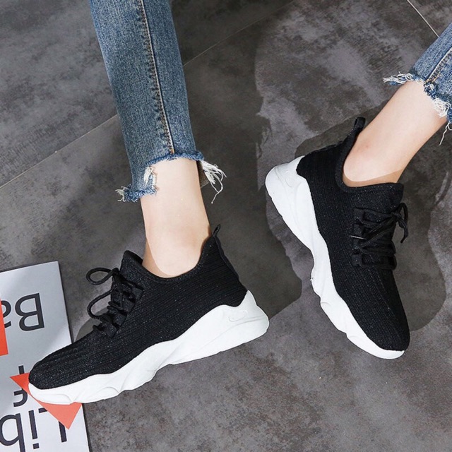 Giày thể thao Siêu Nhẹ Đen Thắt Dây
