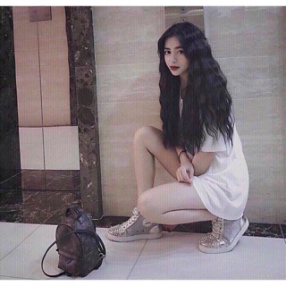 Giầy thể thao louboutin saleee còn 400k ( hàng loại 1)