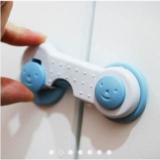 Khóa tủ lạnh dạng cài, giúp bé không lục lọi đồ đạc (ảnh thật)