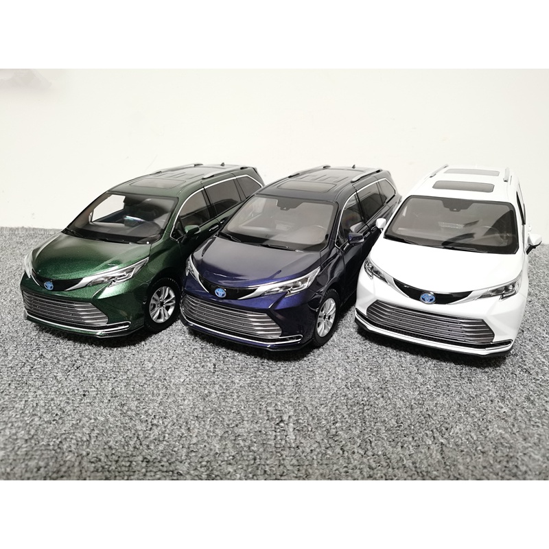 Mô hình xe MPV Toyota Sienna tỉ lệ 1:18
