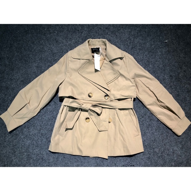 Áo khoác màu kaki