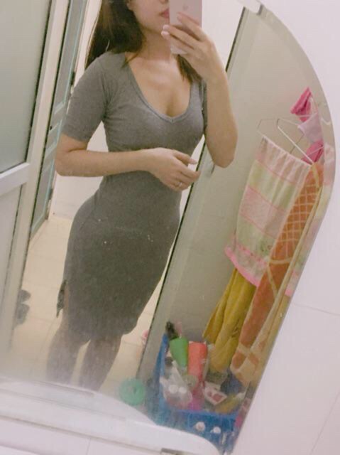 Váy Body Cổ Tim Xẻ Đùi - VN12