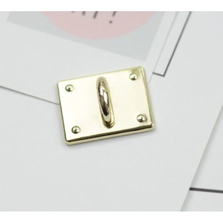 Hook gắn nametag