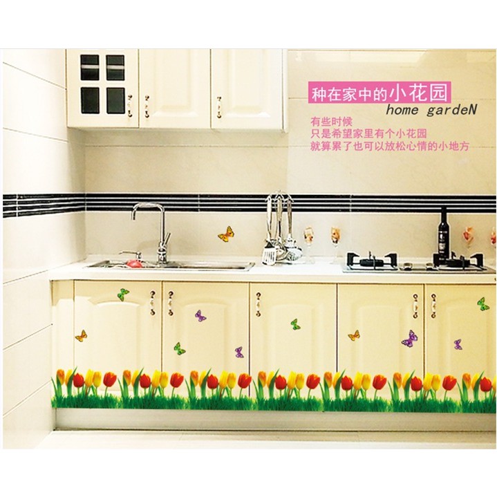 Decal trang trí chân tường Hoa Tulip sắc màu cùng Bướm