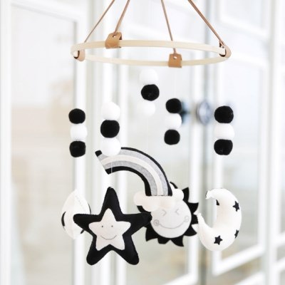 Bộ treo nôi tông trắng đen luyện mặt cho bé