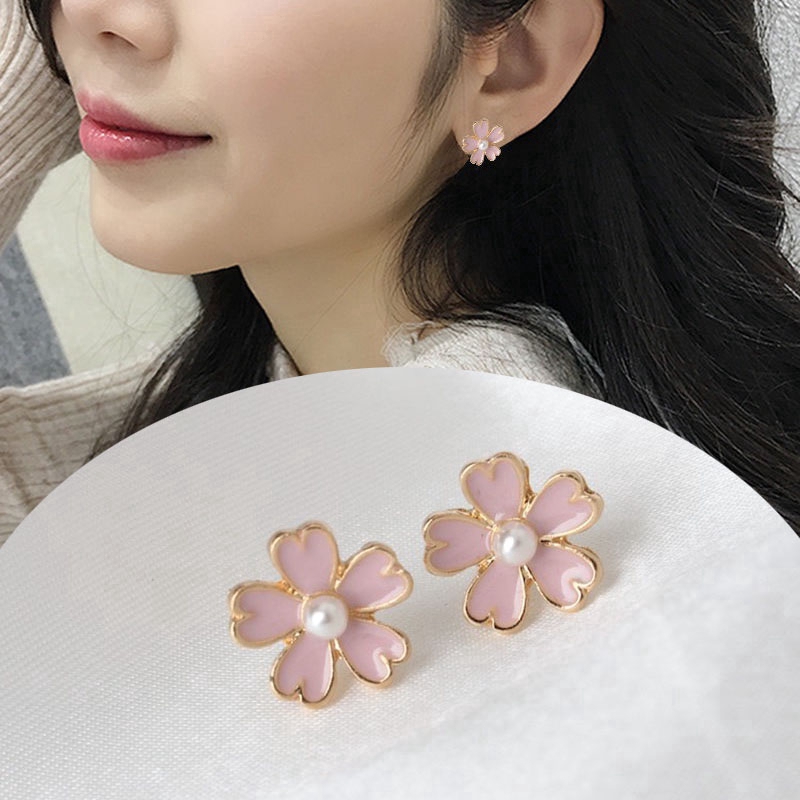 Bông tai hình hoa màu hồng đính ngọc trai phong cách Hàn Quốc dễ thương