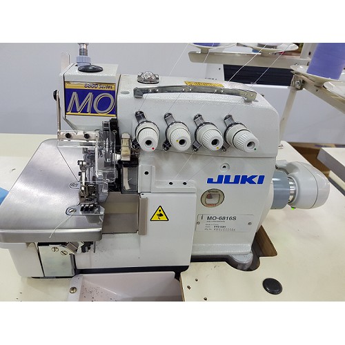 Máy Vắt Sổ Điện Tử JUKI MO-6816S 5 Chỉ Công Nghiệp, Kích Thước 290x570x510mm, Trọng Lượng 45kg