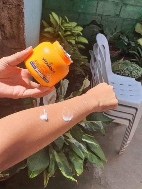 Kem Vitamin E dưỡng ẩm chống nắng Q10 Thái Lan